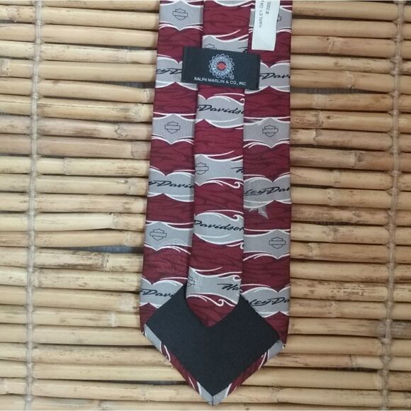 EUC RALPH MARLIN Harley Davidson 2005 Red, Gray & White Pinstripe 100% Silk Tie - Picture 5 of 8